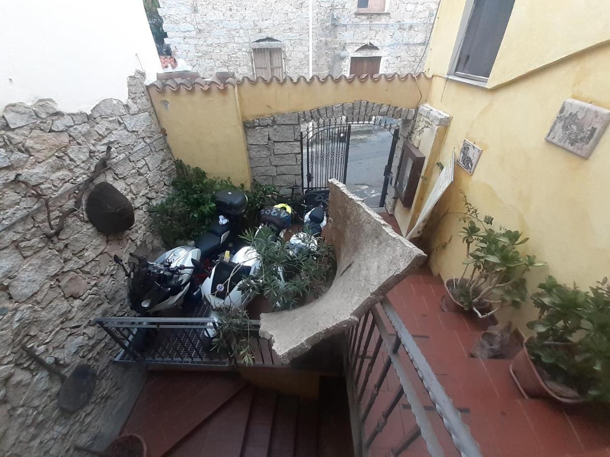 B&B Il Portico Orgosolo Kültér fotó